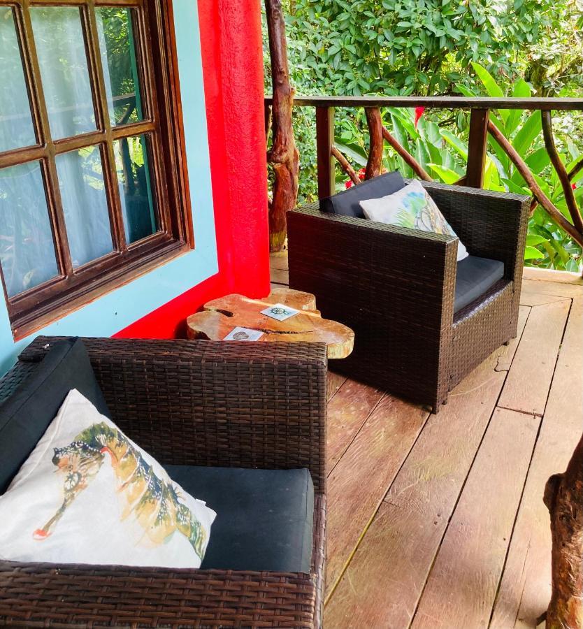 Dolphin Bay Hideaway Bed & Breakfast Bocas del Toro Exterior photo