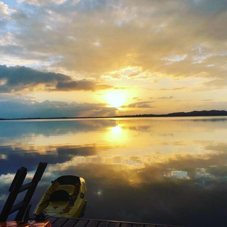 Dolphin Bay Hideaway Bed & Breakfast Bocas del Toro Exterior photo