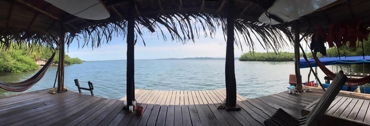 Dolphin Bay Hideaway Bed & Breakfast Bocas del Toro Exterior photo